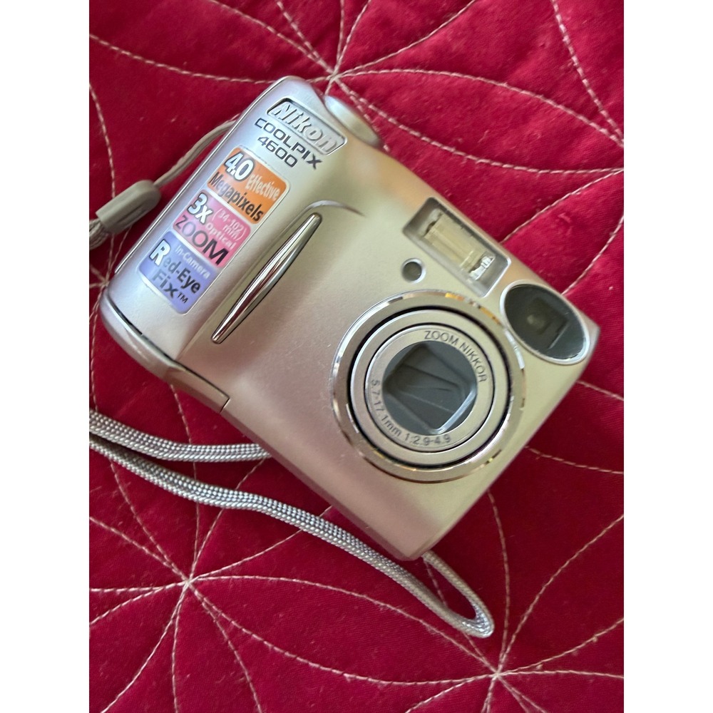 Nikon Coolpix 4600 Digital Camera 4.0MP 3x Zoom Silver E4600 with Box Works Grea